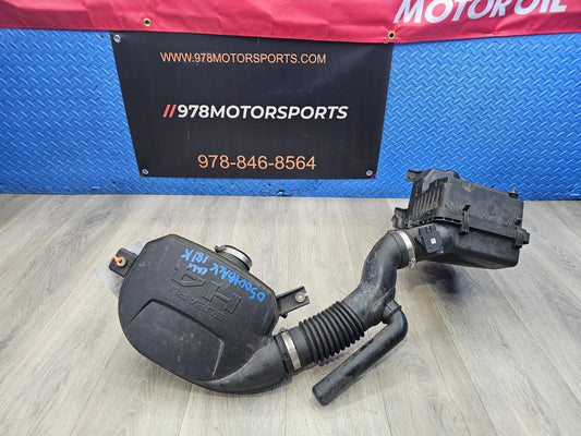 2005 Subaru Legacy outback 2.5 A/T airbox 14435AA12A 181k image 0