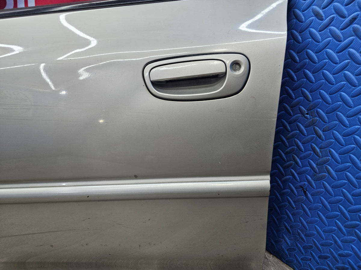 2000-2001 Subaru impreza rs 2.5 sedan left driver front door 61100FA031  image 1