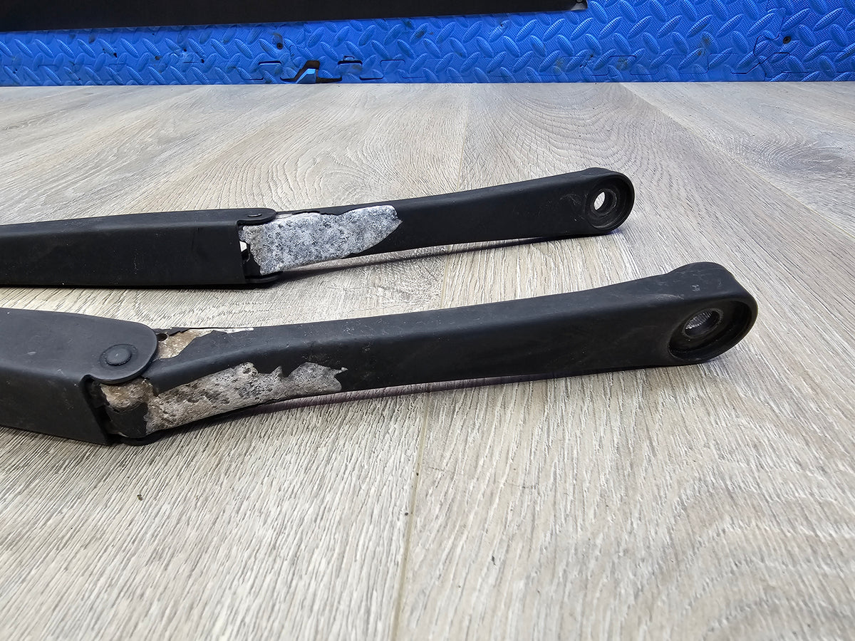 2000-2001 Subaru impreza rs sedan 2.5 windshield wiper arm pair  image 1