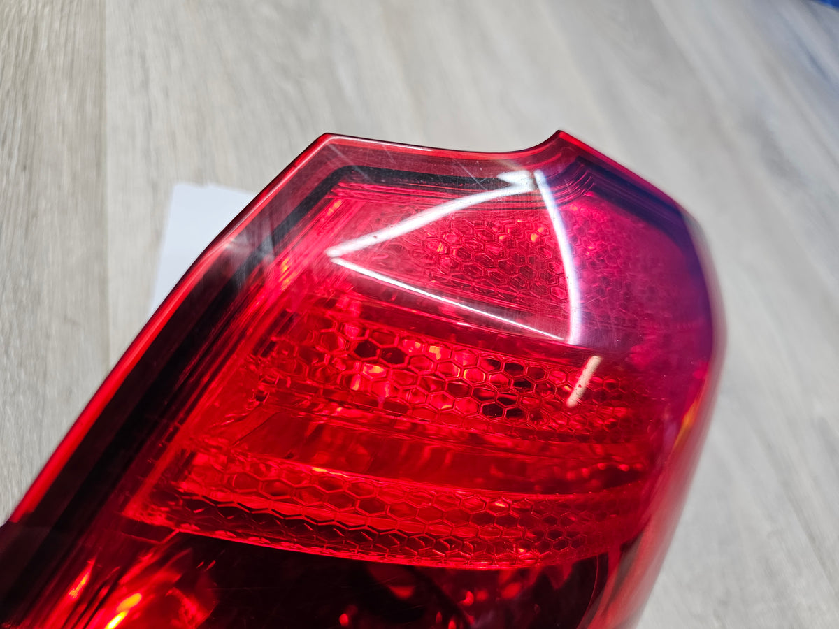 2010-2014 Subaru outback 2.5 right passenger tail light 84912AJ09A image 4