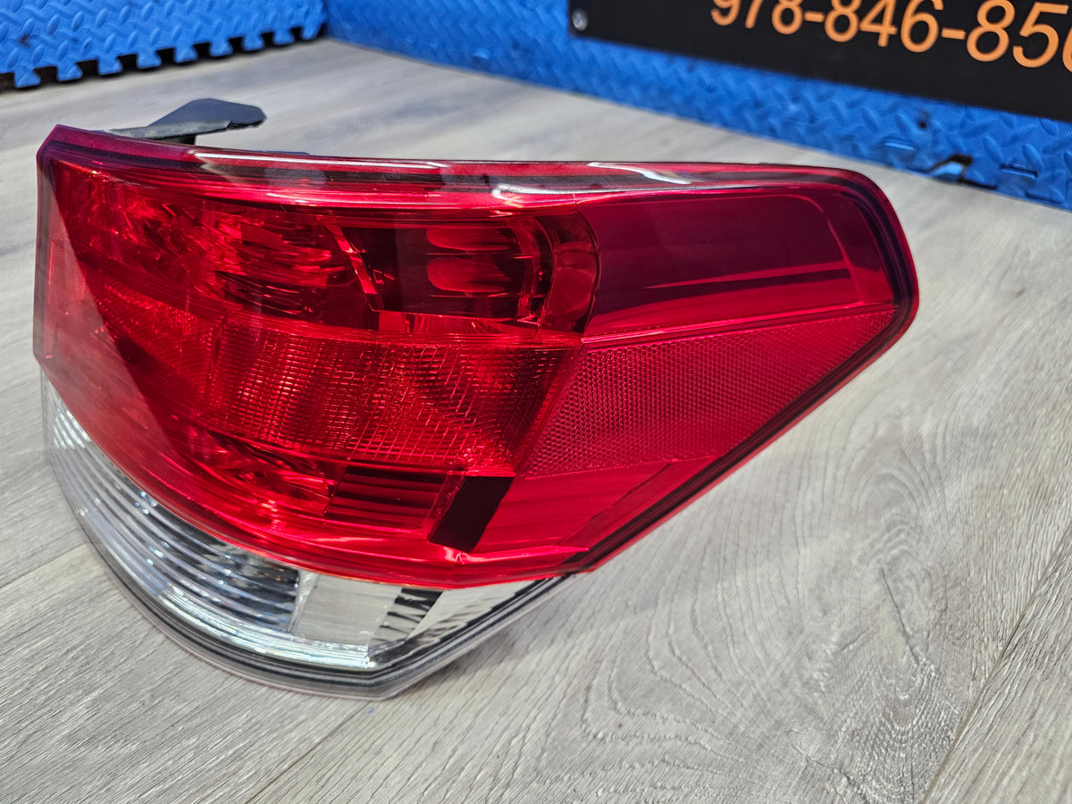 2010-2014 Subaru legacy sedan 2.5 right passenger tail light  84912AJ00A image 2