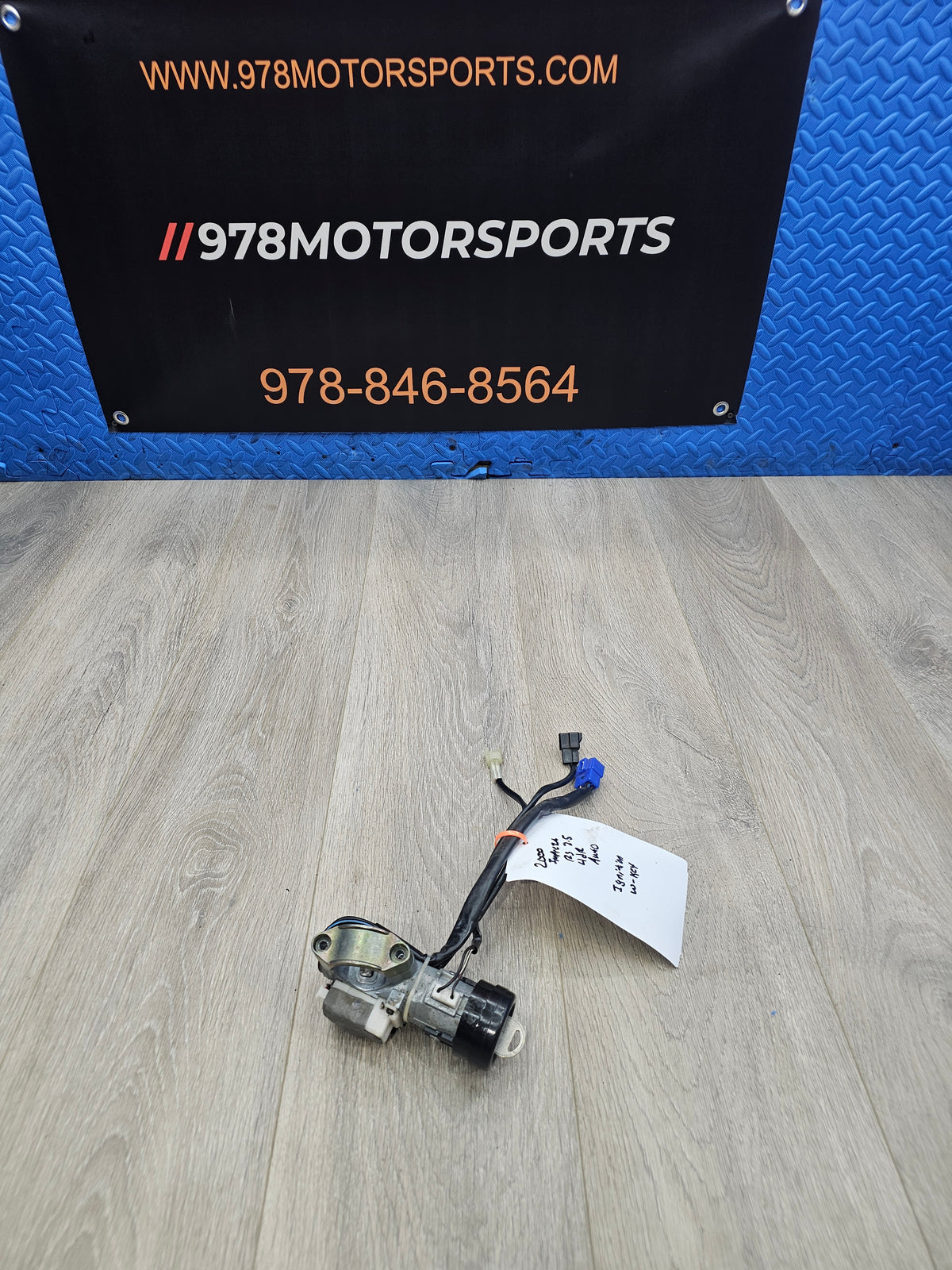 2000-2001 Subaru impreza rs sedan 2.5 ignition switch and key 83191FA010 image 0