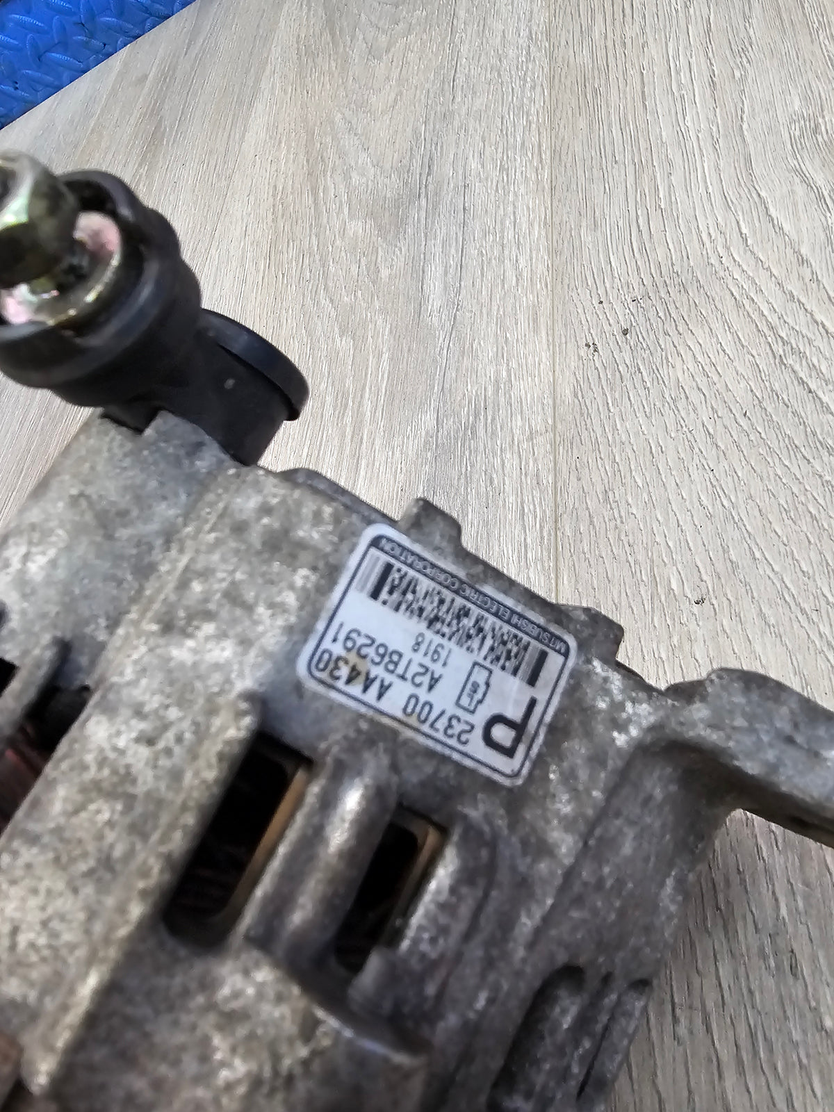 2000-2001 Subaru impreza rs sedan 2.5 alternator 23700AA390 image 4