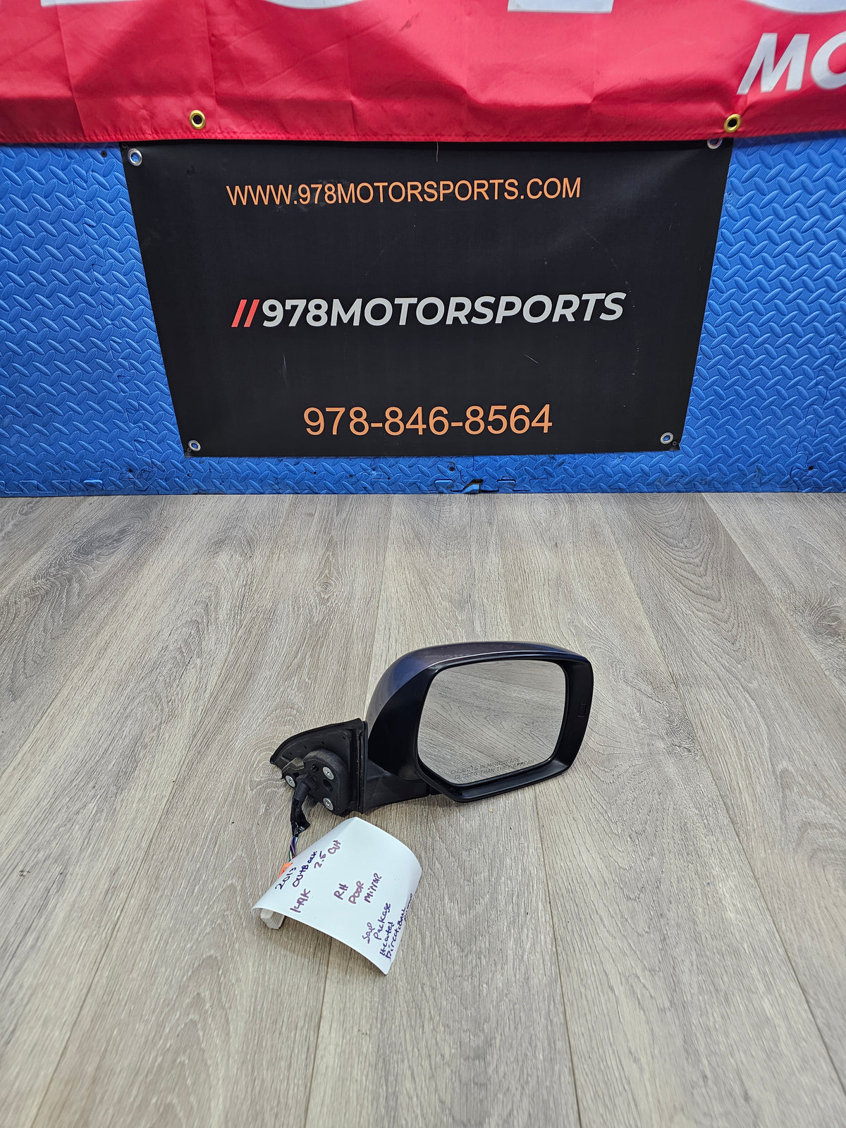2013-2014 subaru outback 2.5 SAP right passenger door mirror  image 0