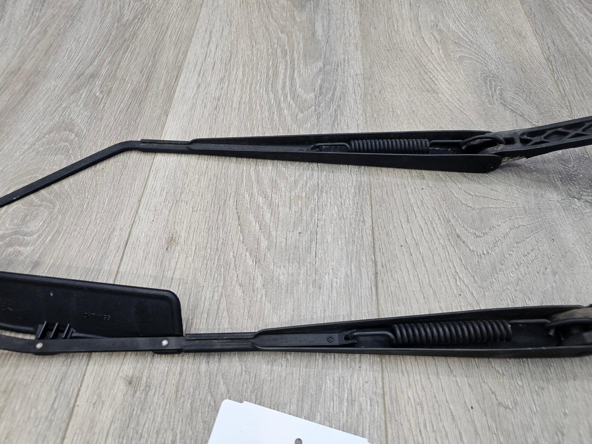 2000-2001 Subaru impreza rs sedan 2.5 windshield wiper arm pair  image 5