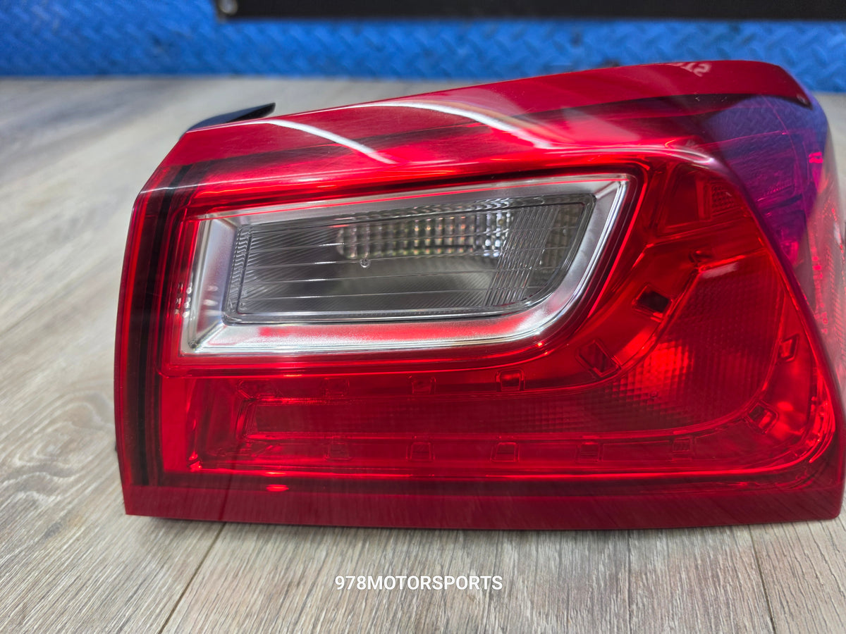 2016-2024 chevy Malibu 1.5 right passenger outer tail light 84516375