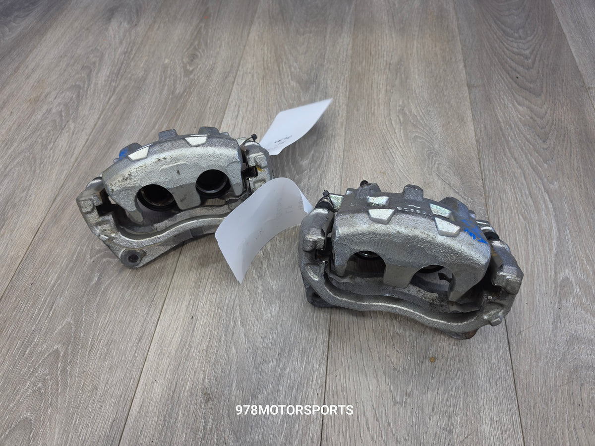2006-2012 Subaru Tribeca 3.0 H6 front brake caliper pair