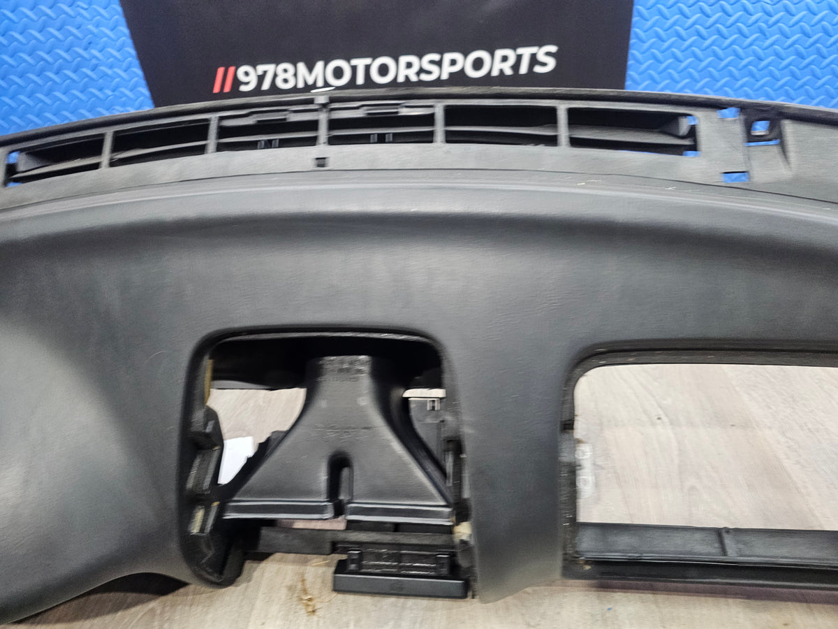 2000-2001 Subaru impreza rs sedan 2.5 dash panel 66040FC0100E image 2