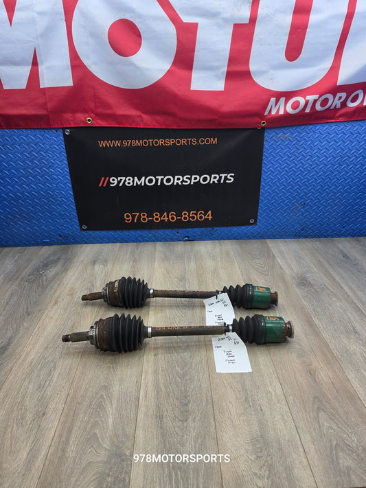 2004 Subaru wrx sti 2.5 M/T front axle shaft pair 28321FE001 130k image 0