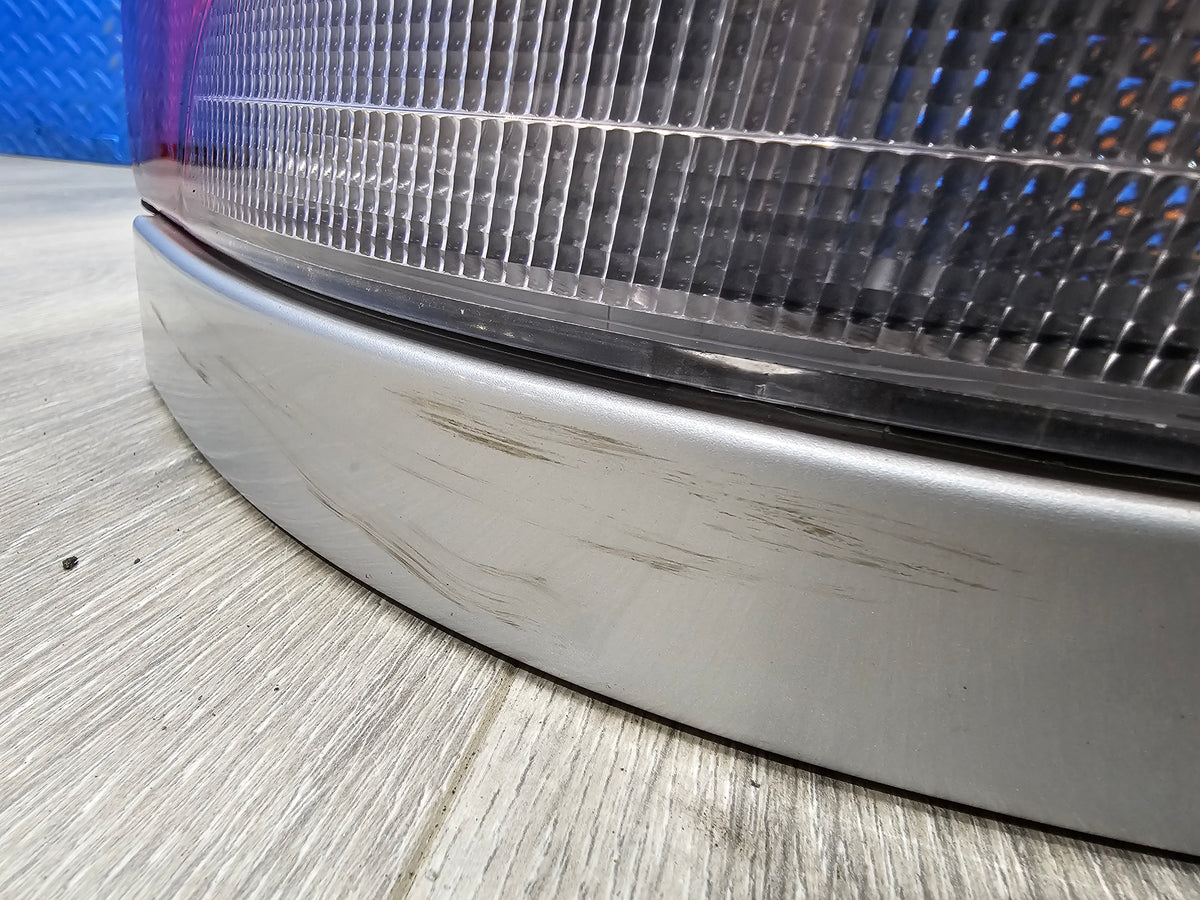 2000-2001 Subaru impreza rs sedan 2.5 left jdm tail light  image 4