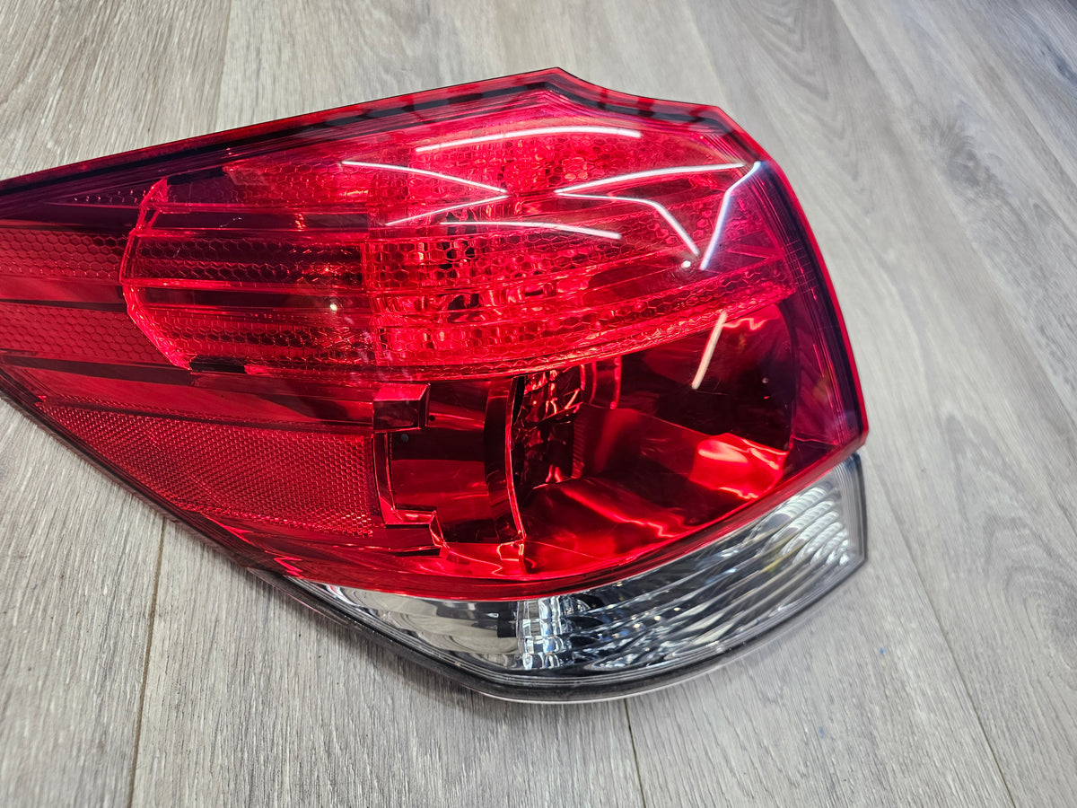 2010-2014 Subaru outback 2.5 left driver tail light 84912AJ10A image 3