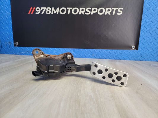2008 Subaru impreza wrx sti 2.5 gas accelerator  pedal 36010AG150   image 0