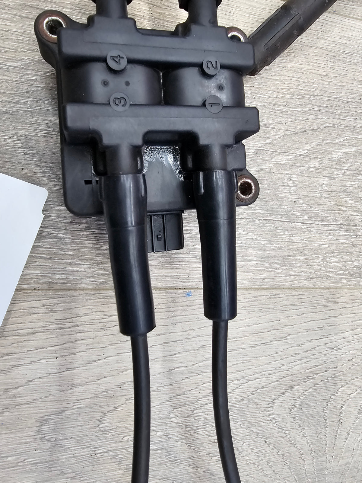 2000-2004 Subaru impreza rs sedan 2.5 ignition coil pack 22433AA570  image 4