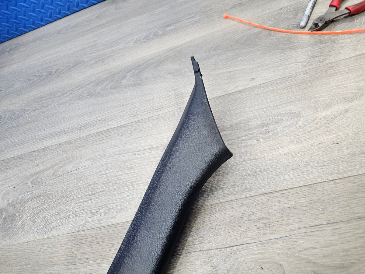 2000-2001 Subaru impreza rs sedan 2.5 left driver upper pillar trim panel  image 4