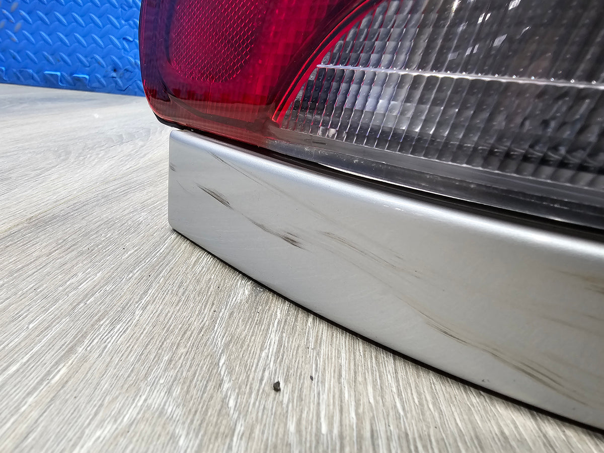 2000-2001 Subaru impreza rs sedan 2.5 left jdm tail light  image 5