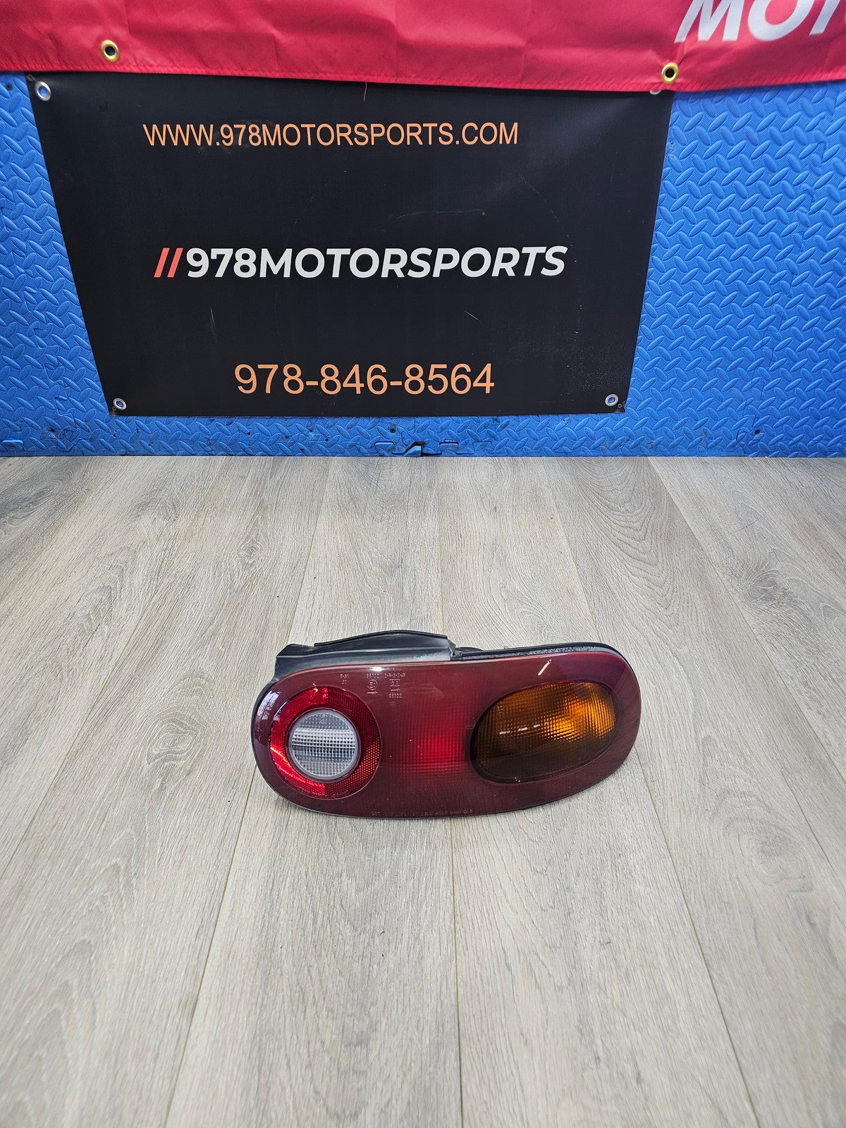1990-1997 mazda miata MX5 1.6 right passenger tail light