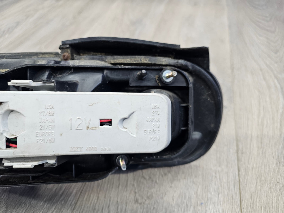 1990-1997 mazda miata MX5 1.6 right passenger tail light