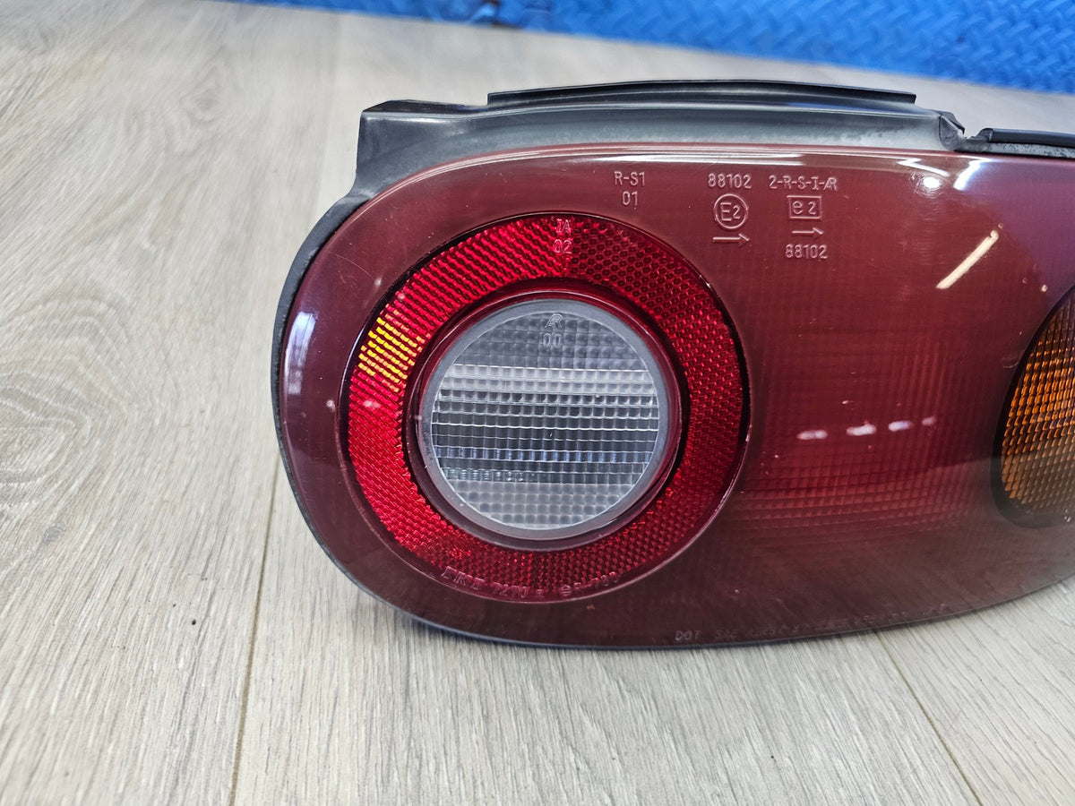 1990-1997 mazda miata MX5 1.6 right passenger tail light