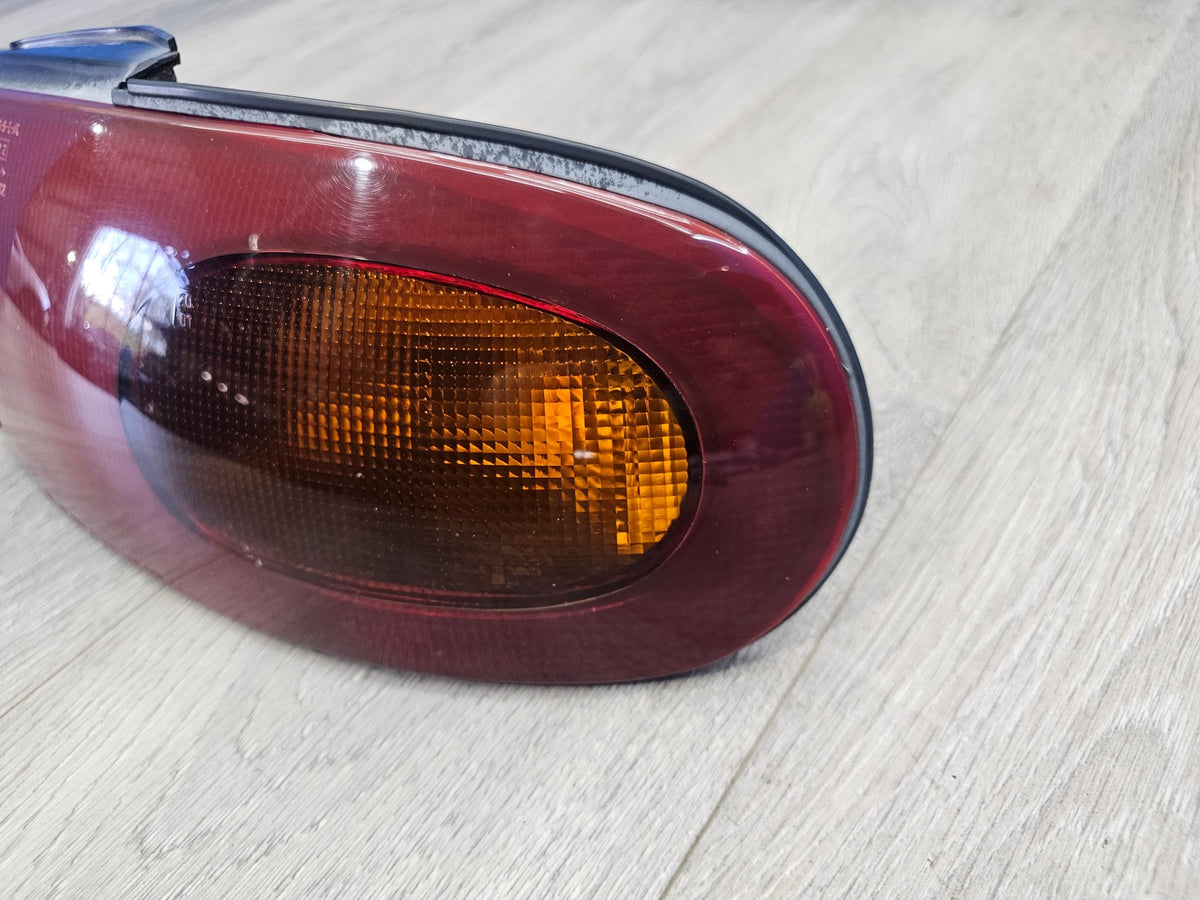 1990-1997 mazda miata MX5 1.6 right passenger tail light