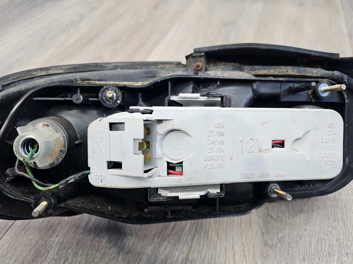 1990-1997 mazda miata MX5 1.6 right passenger tail light
