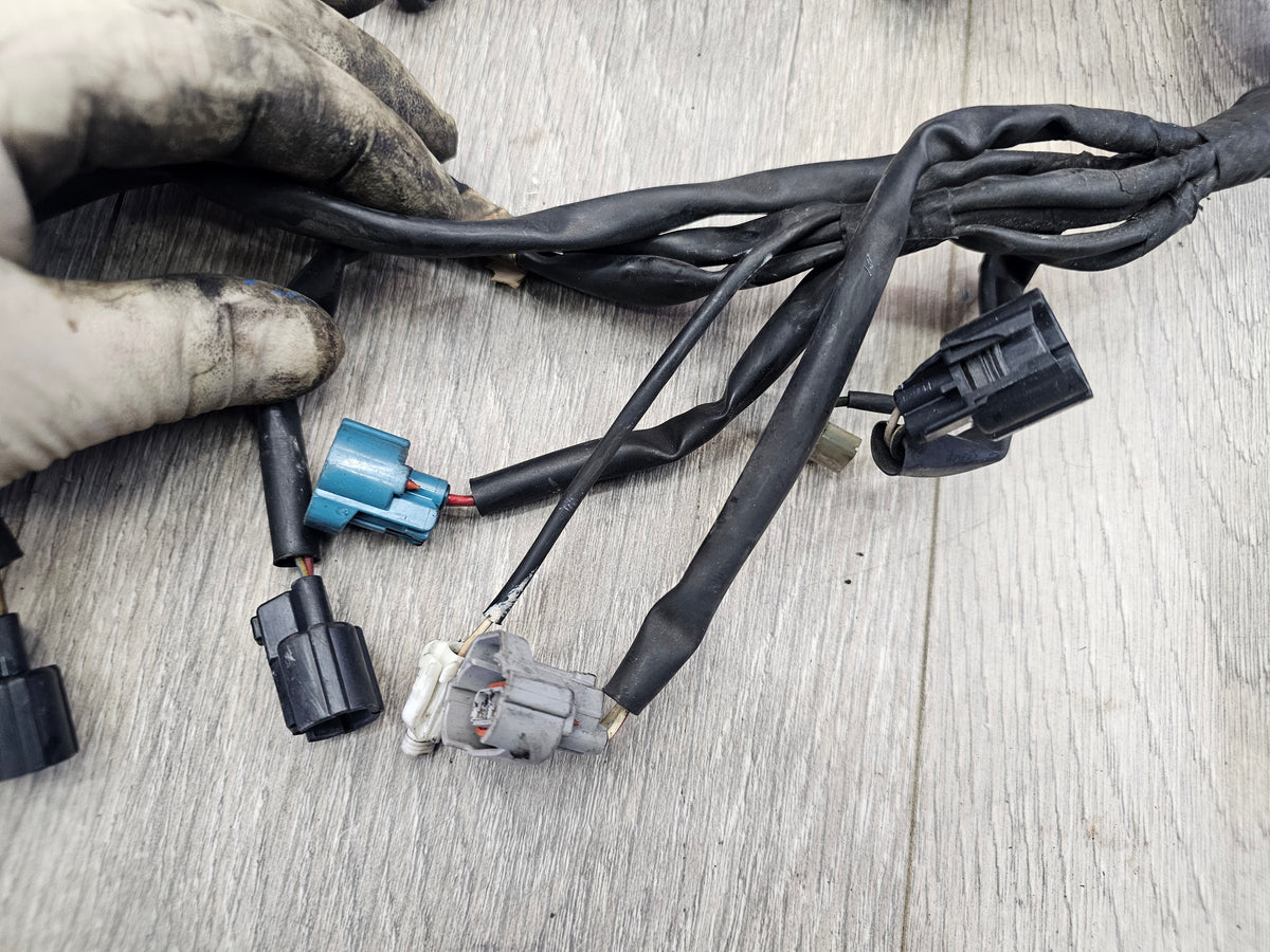 2008 Subaru Legacy outback xt 2.5 engine wire harness  24020AE050 144k image 5