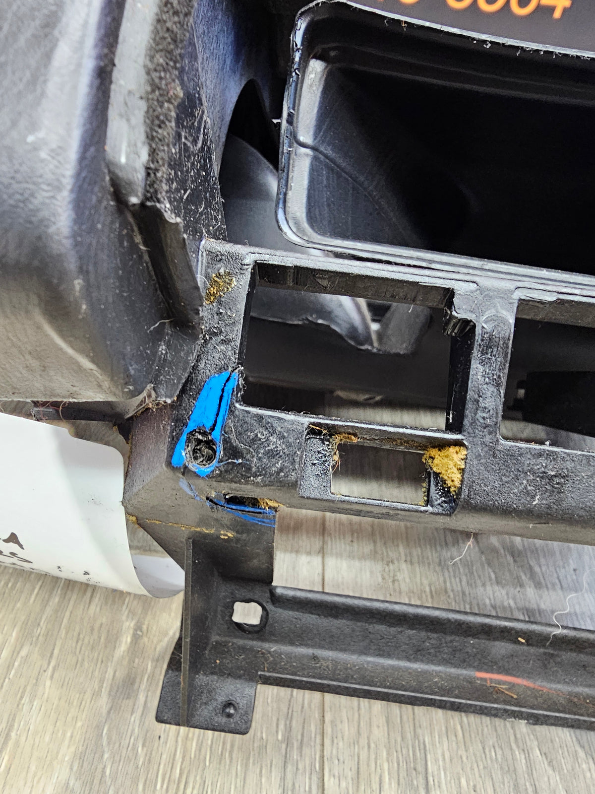 2000-2001 Subaru impreza rs sedan 2.5 dash panel 66040FC0100E image 8