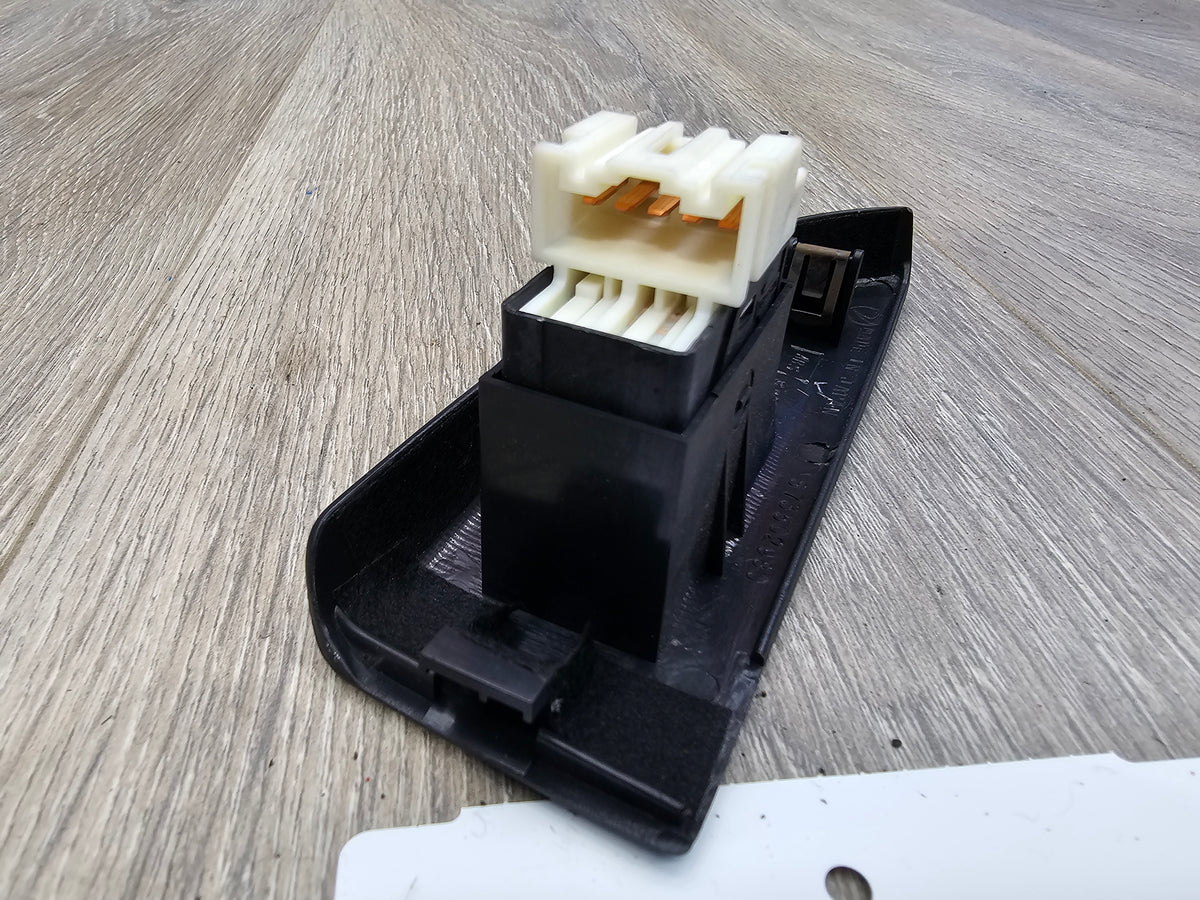 2000-2001 Subaru impreza rs sedan 2.5 left rear window switch 83082FA0700E image 6