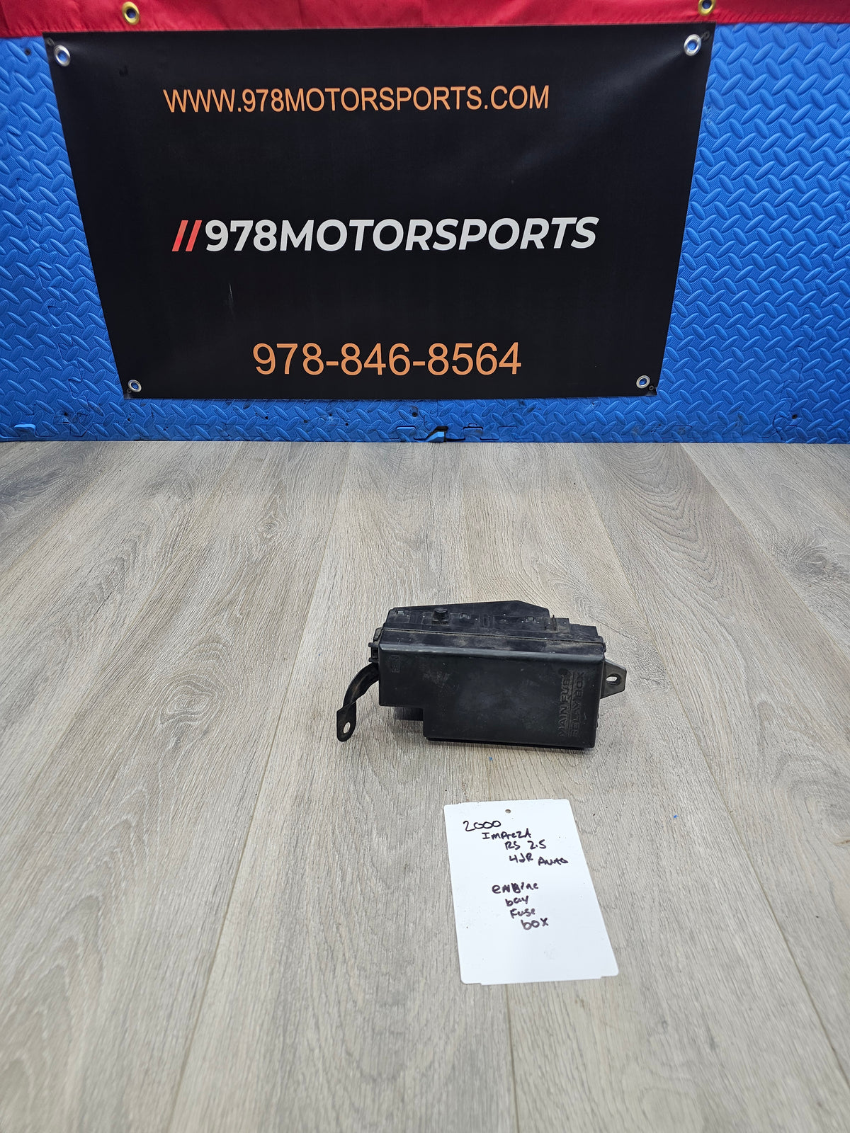 2000-2001 Subaru impreza rs sedan 2.5 engine bay fuse box 82232FA100 image 0