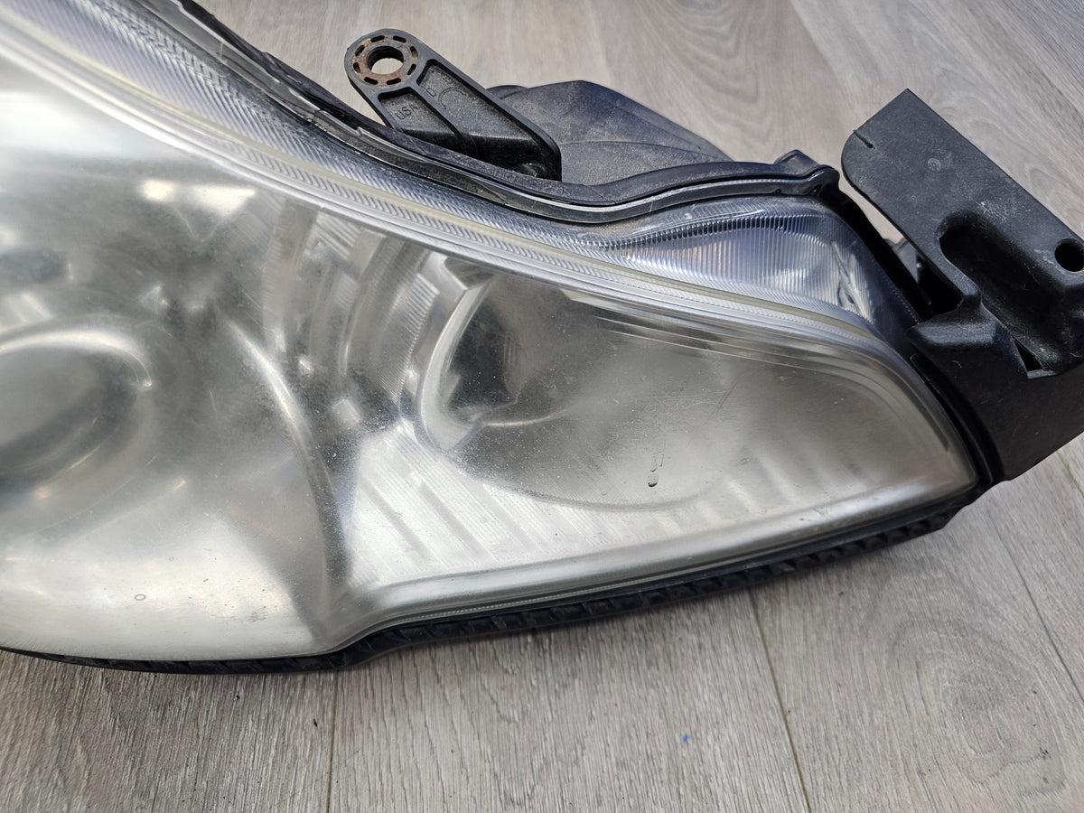 2010-2011 Subaru outback 2.5 right passenger headlight 84001AJ00B image 3