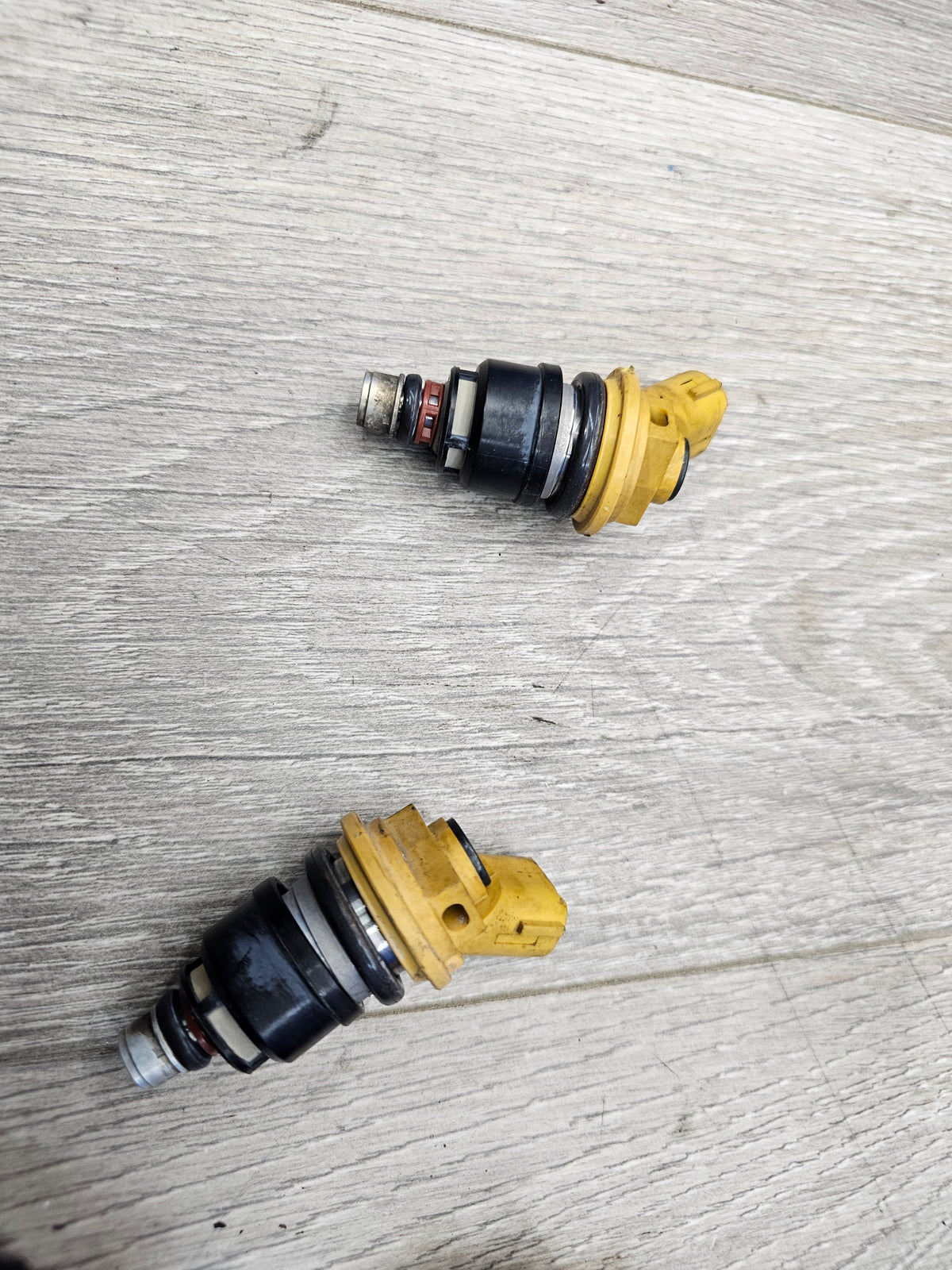 2004-2006 Subaru wrx sti 2.5 oem side feed fuel injector set 16600AA170 image 3