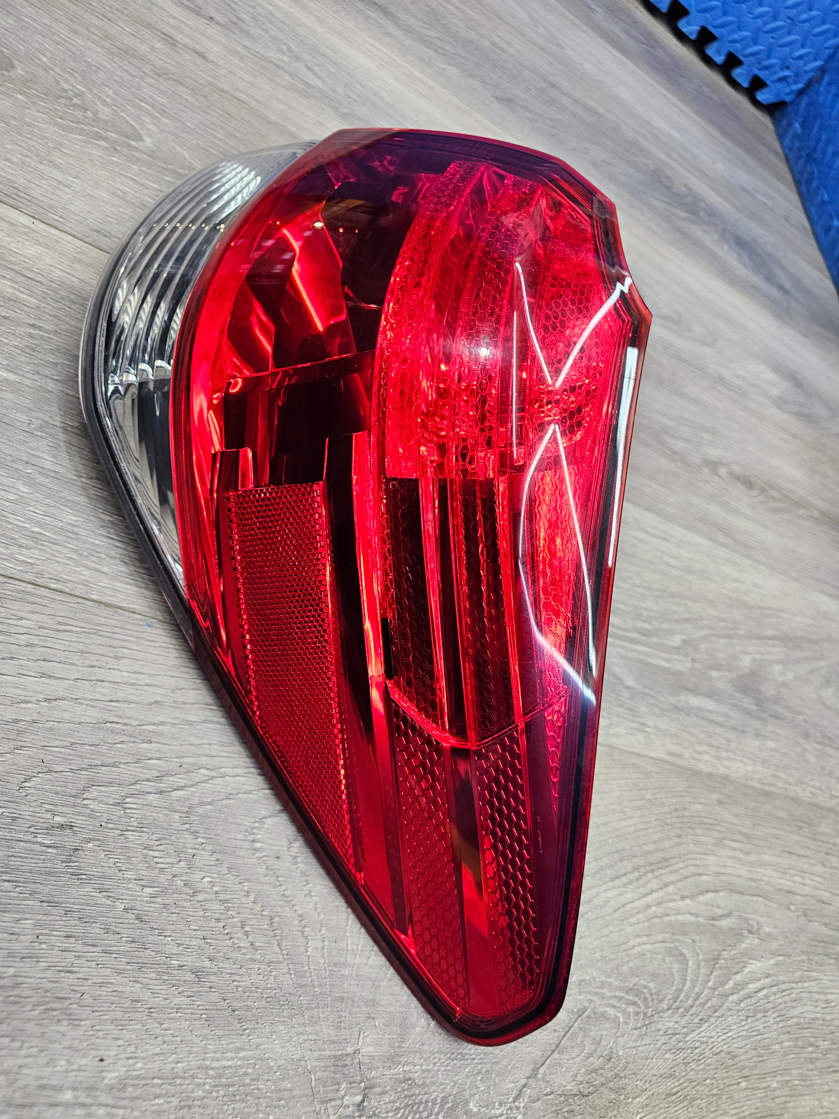 2010-2014 Subaru outback 2.5 right passenger tail light 84912AJ09A image 2