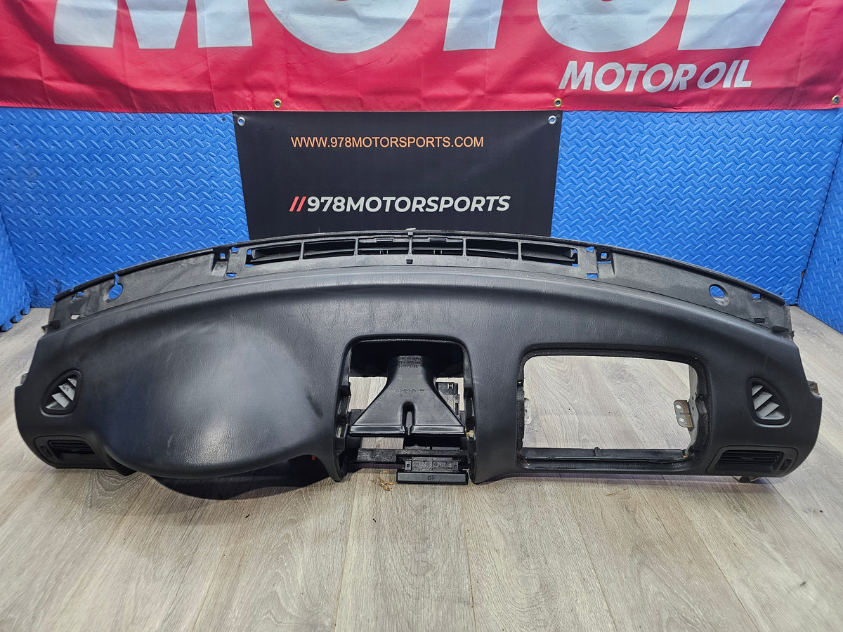 2000-2001 Subaru impreza rs sedan 2.5 dash panel 66040FC0100E image 0