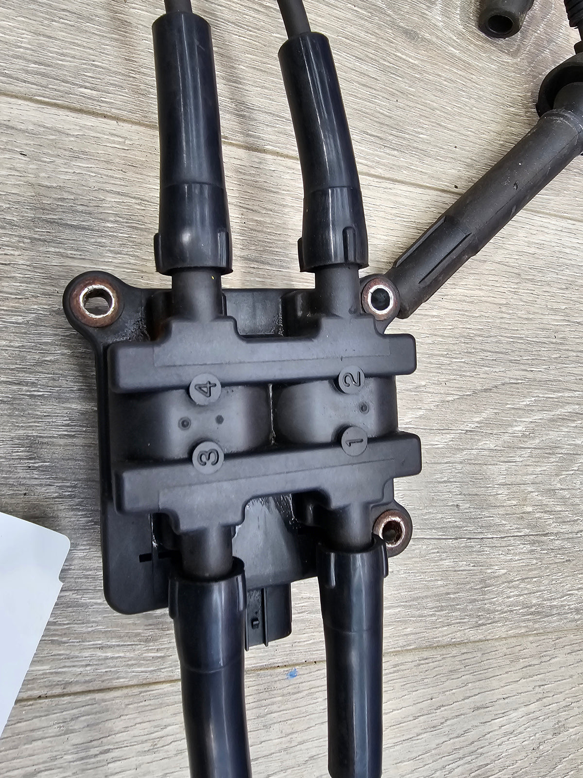 2000-2004 Subaru impreza rs sedan 2.5 ignition coil pack 22433AA570  image 2