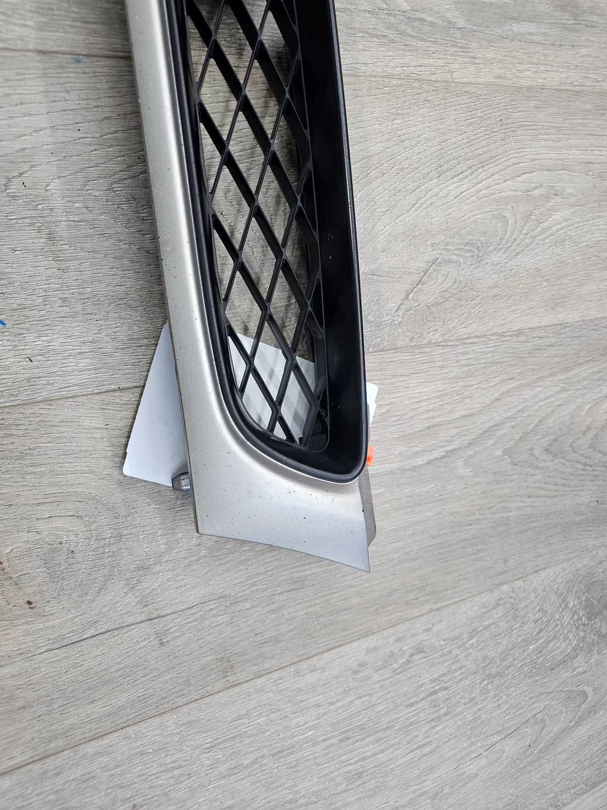 2000-2001 Subaru impreza rs sedan 2.5 grille 91065FA050NN image 1