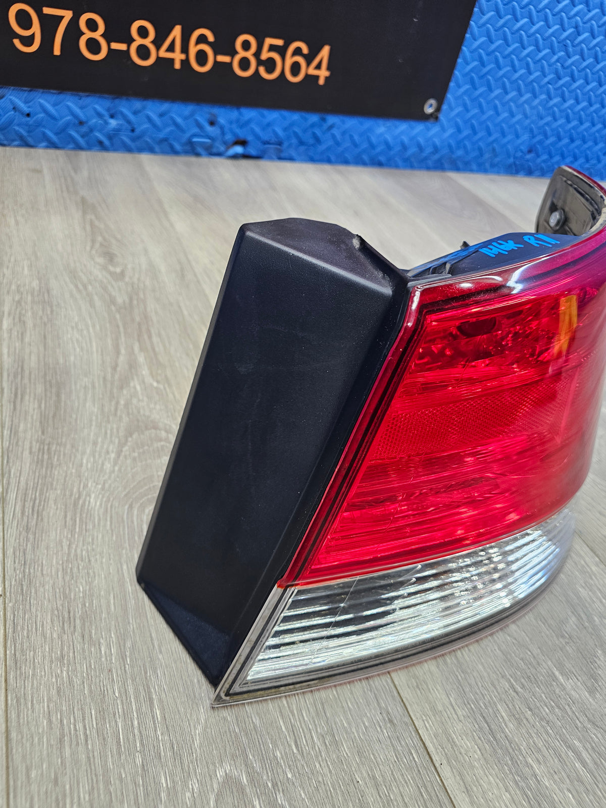 2010-2014 Subaru legacy sedan 2.5 right passenger tail light  84912AJ00A image 1