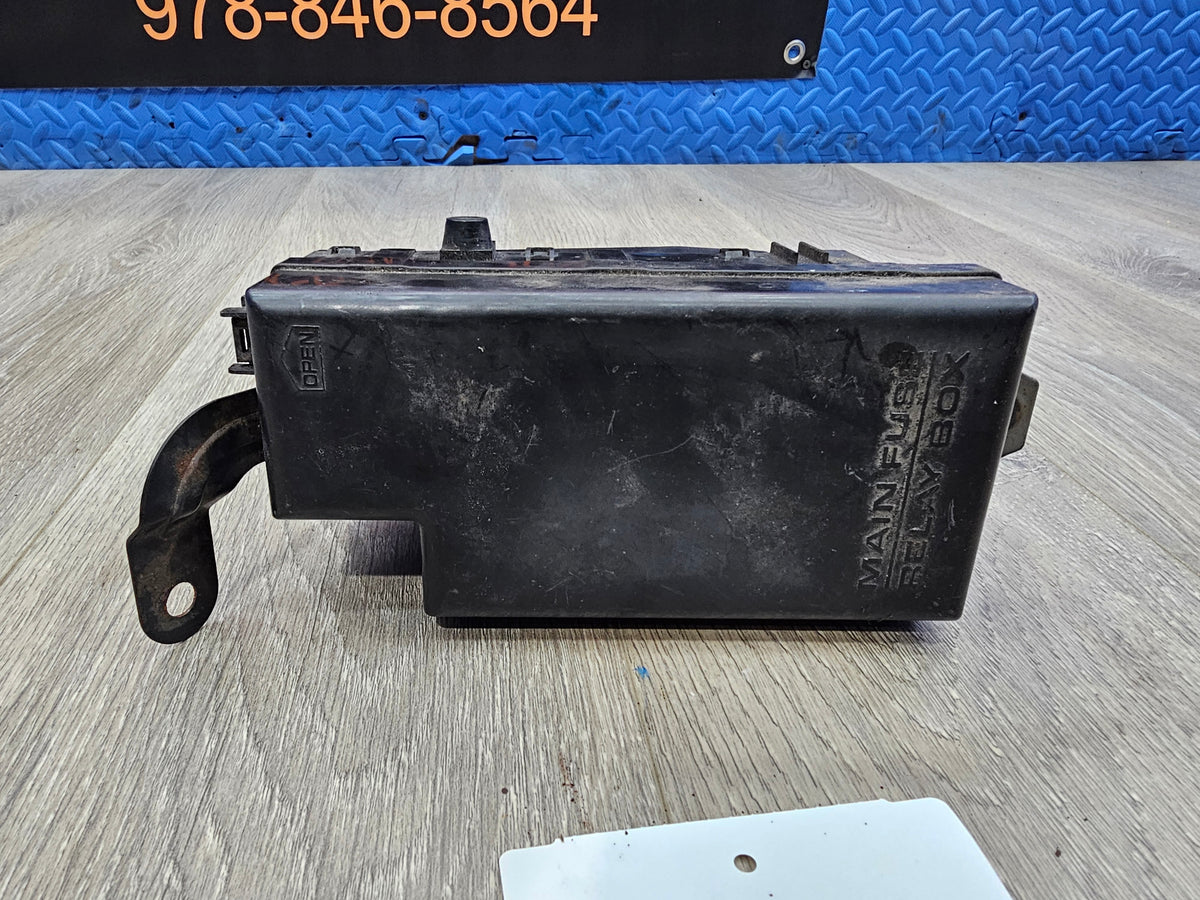 2000-2001 Subaru impreza rs sedan 2.5 engine bay fuse box 82232FA100 image 2