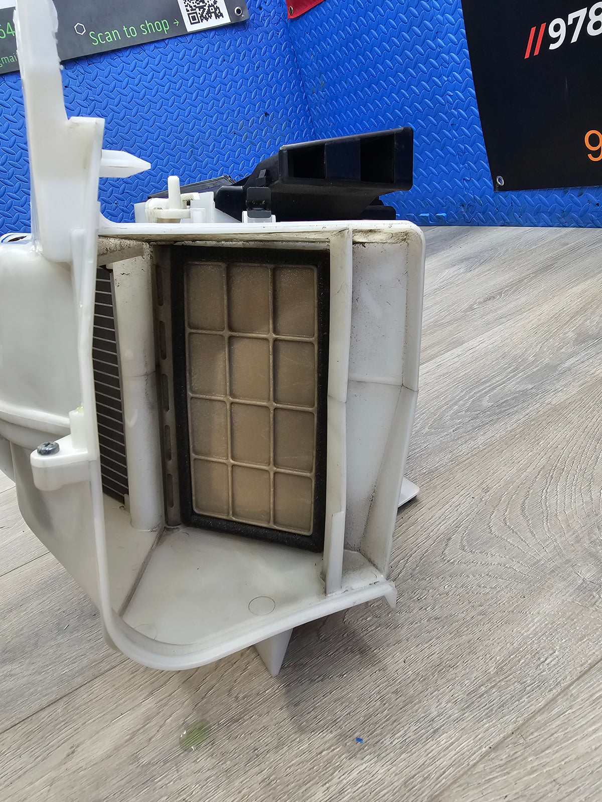 2000-2001 Subaru impreza rs sedan 2.5 evaporator core assembly 73523FC014 image 4