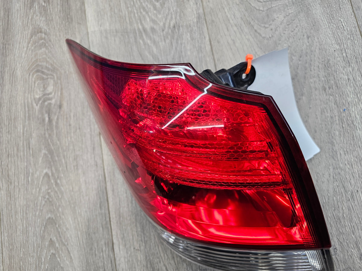 2010-2014 Subaru outback 2.5 left driver tail light 84912AJ10A image 5