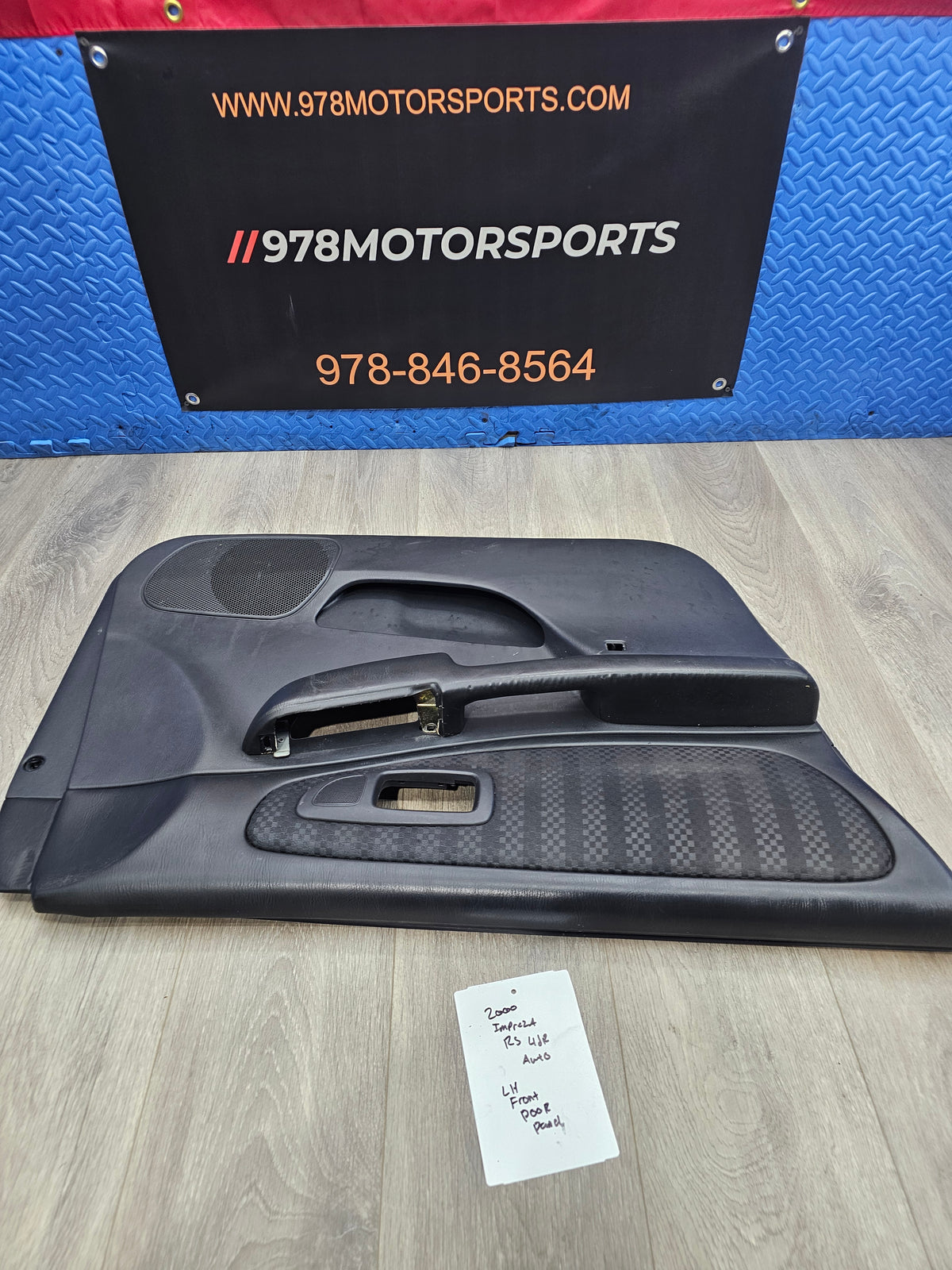 2000-2001 Subaru impreza rs sedan 2.5 left front driver door panel  image 0