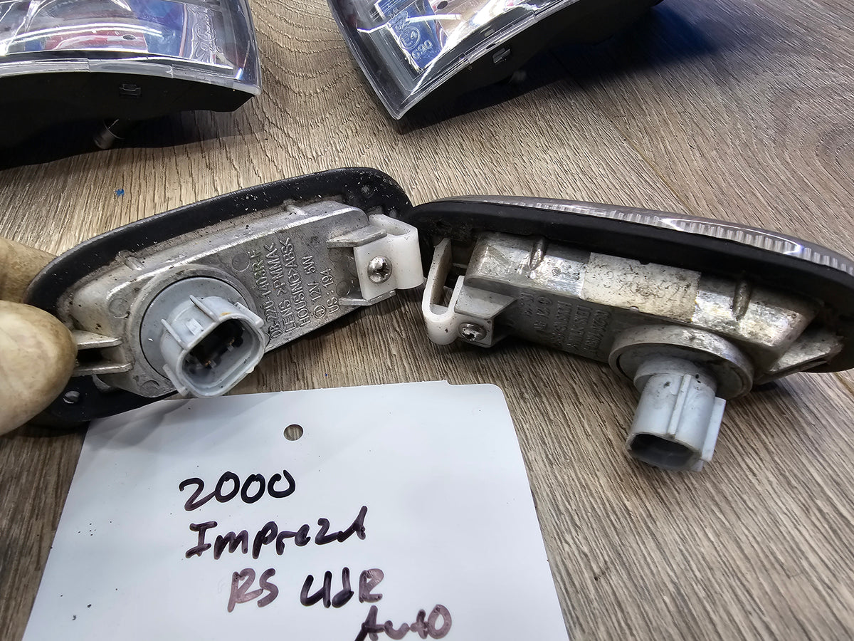 2000-2001 Subaru impreza rs sedan 2.5 corner light pair  image 2
