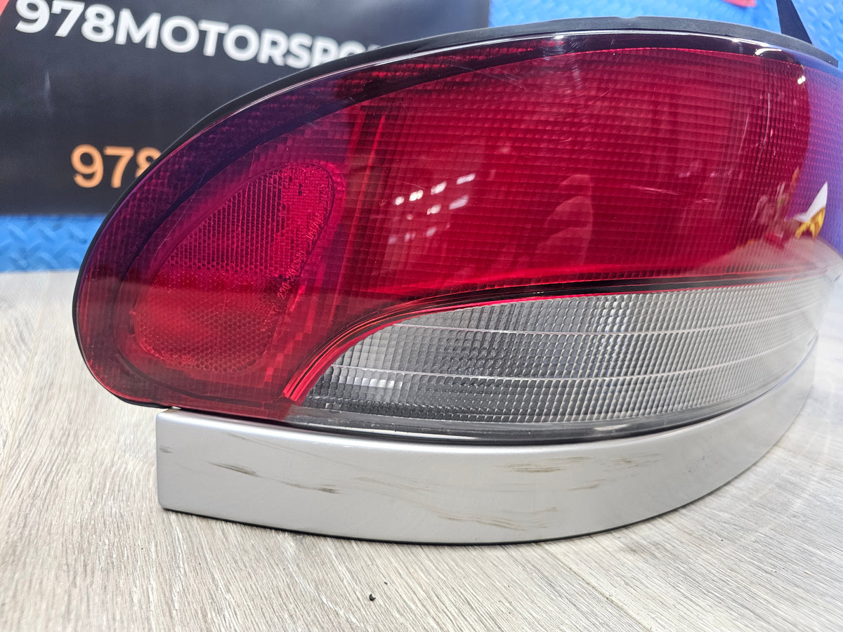 2000-2001 Subaru impreza rs sedan 2.5 left jdm tail light  image 1