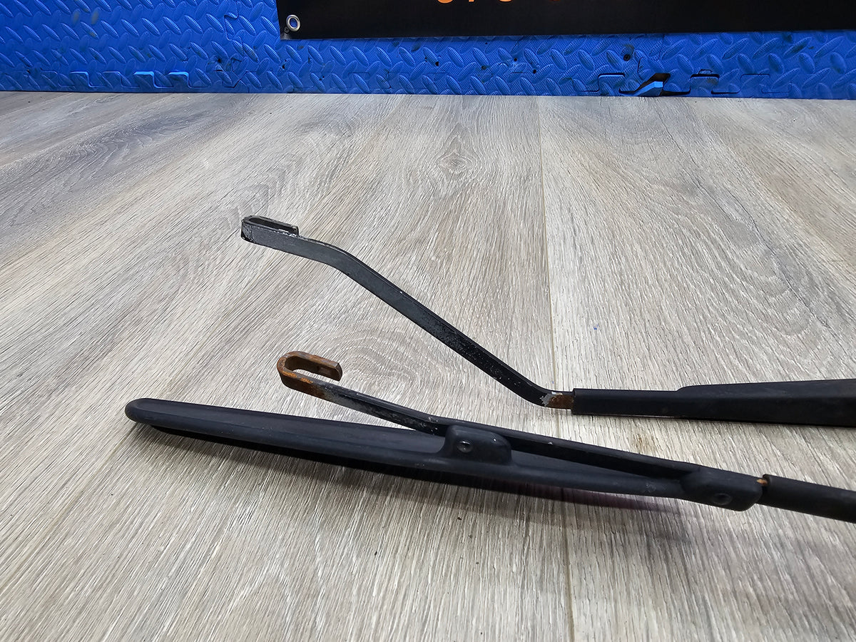 2000-2001 Subaru impreza rs sedan 2.5 windshield wiper arm pair  image 3
