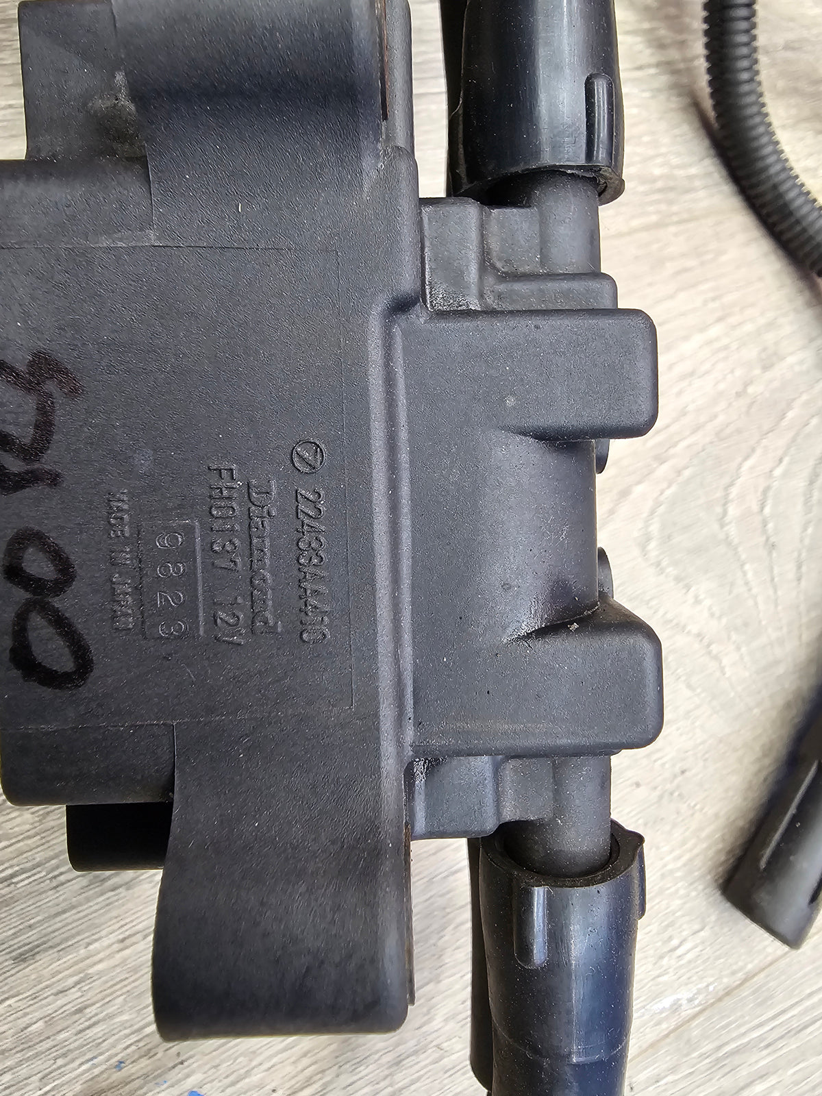 2000-2004 Subaru impreza rs sedan 2.5 ignition coil pack 22433AA570  image 8
