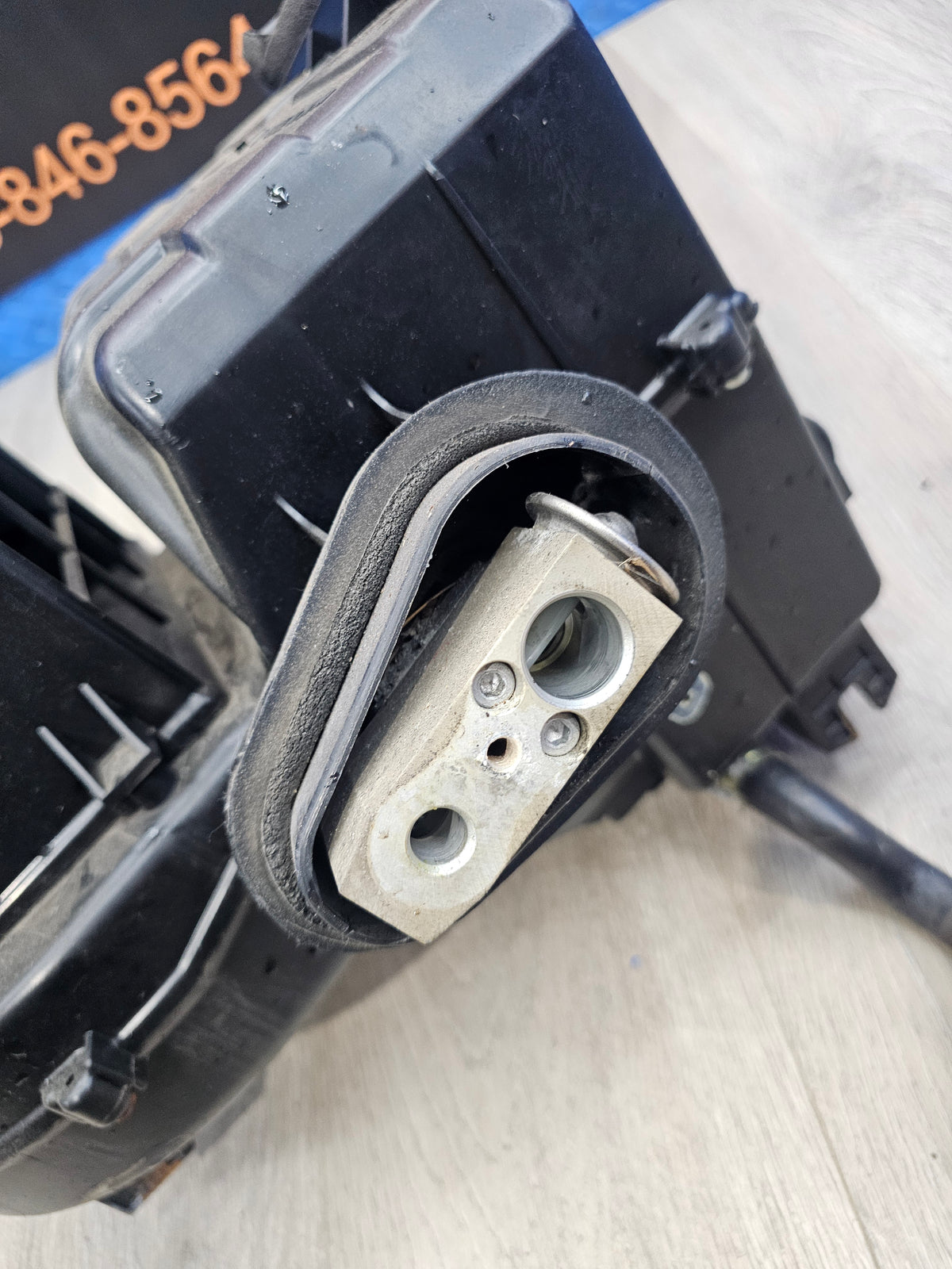 2000-2001 Subaru impreza rs sedan 2.5 blower motor box 72210FC053 image 1
