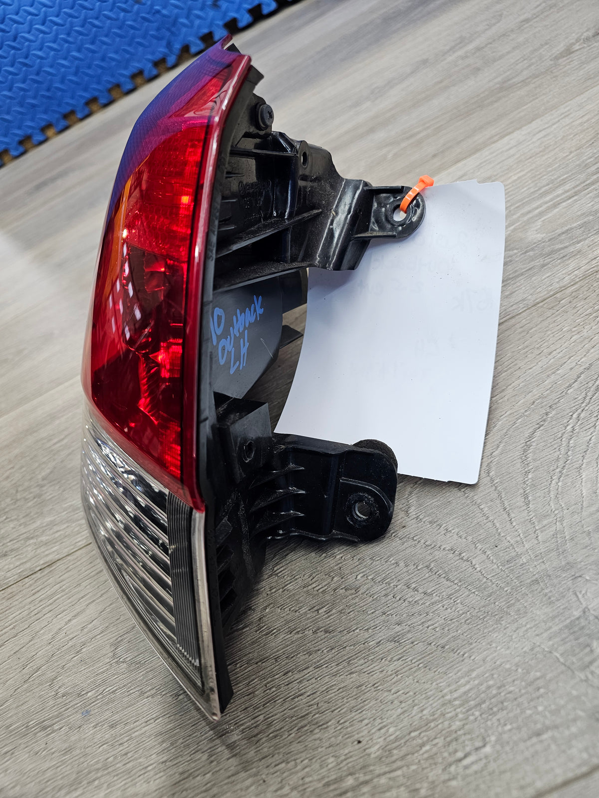 2010-2014 Subaru outback 2.5 left driver tail light 84912AJ10A image 2