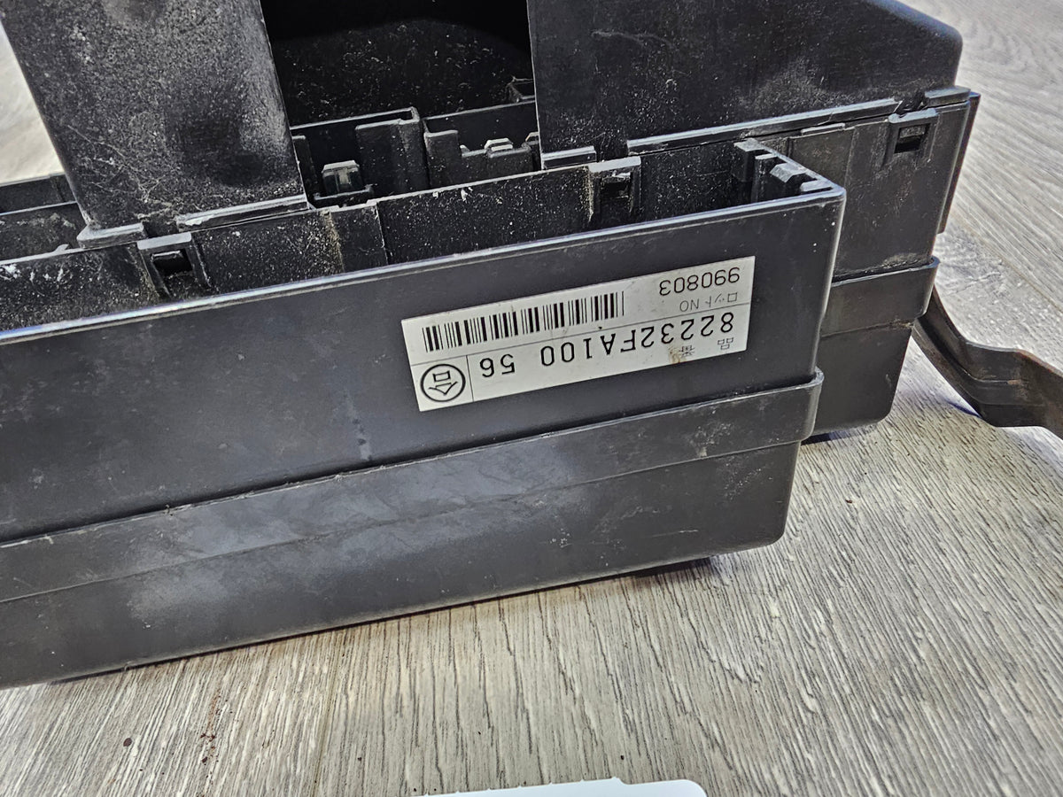 2000-2001 Subaru impreza rs sedan 2.5 engine bay fuse box 82232FA100 image 6