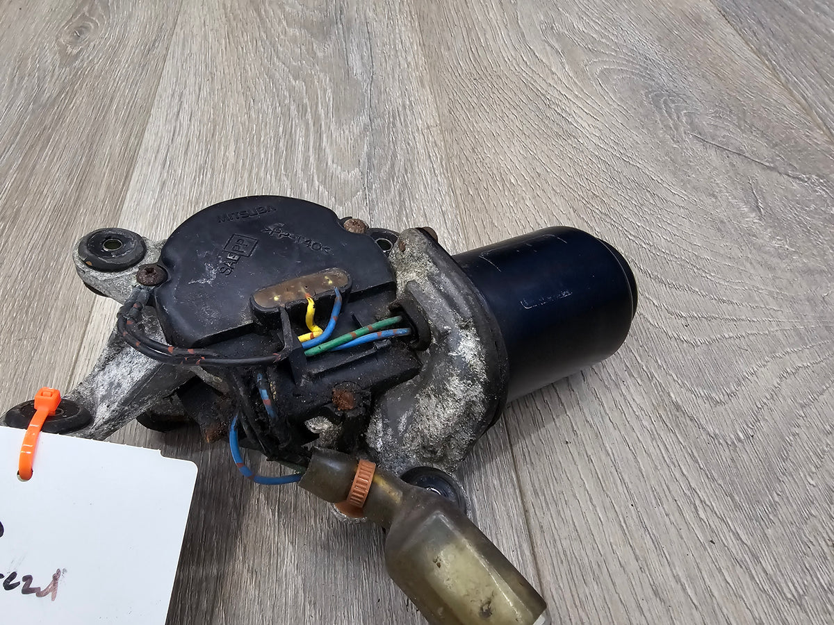 2000-2001 Subaru impreza rs sedan 2.5 windshield wiper motor 86511FC020 image 2