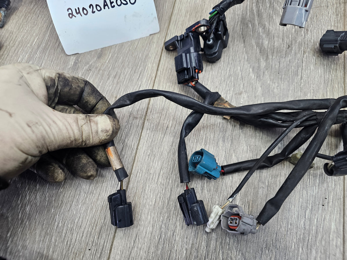 2008 Subaru Legacy outback xt 2.5 engine wire harness  24020AE050 144k image 6