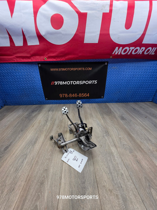 2009-2014 Subaru wrx 2.5 M/T clutch pedal box 36004FG081 123k image 0
