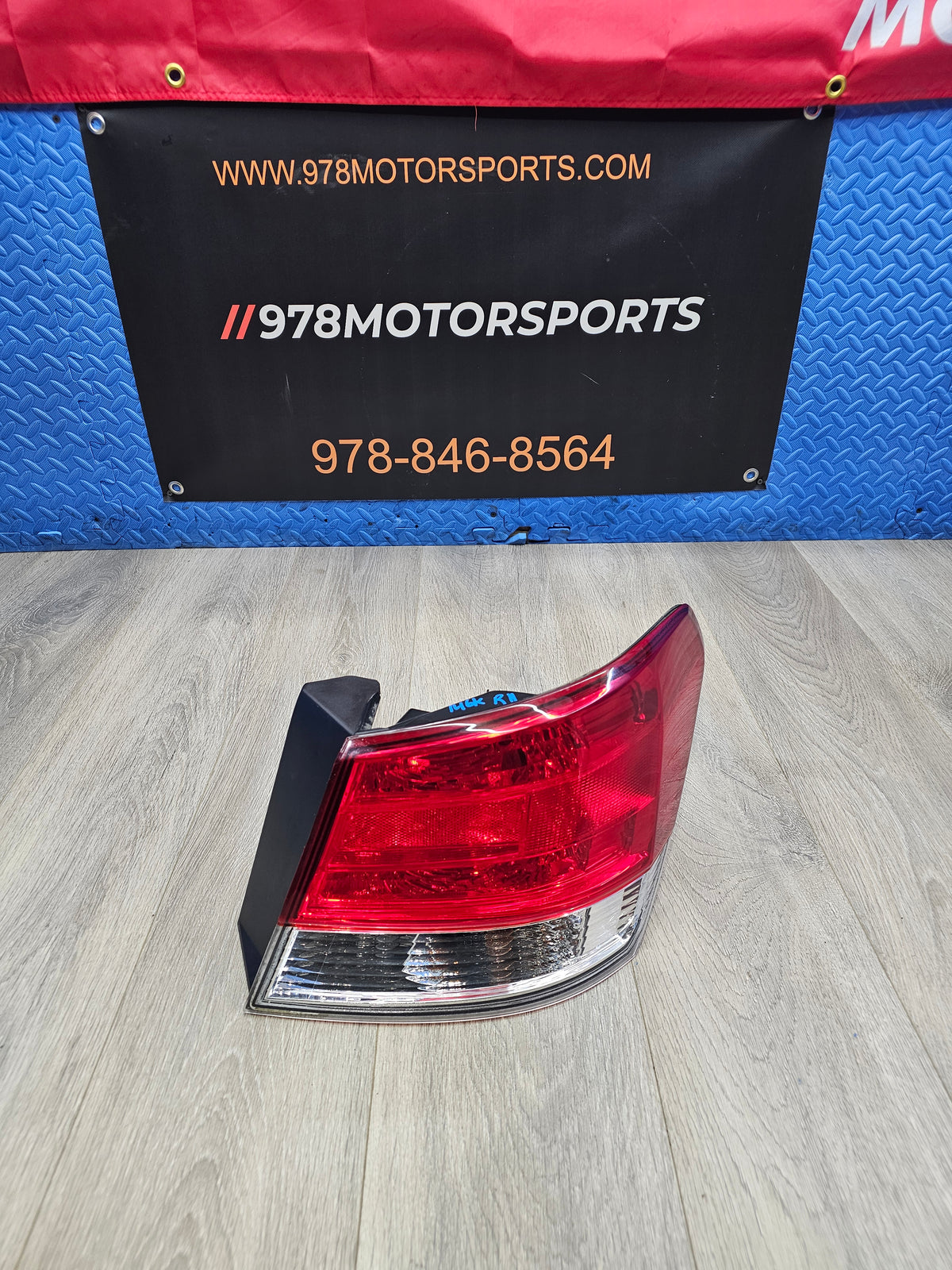 2010-2014 Subaru legacy sedan 2.5 right passenger tail light  84912AJ00A image 0